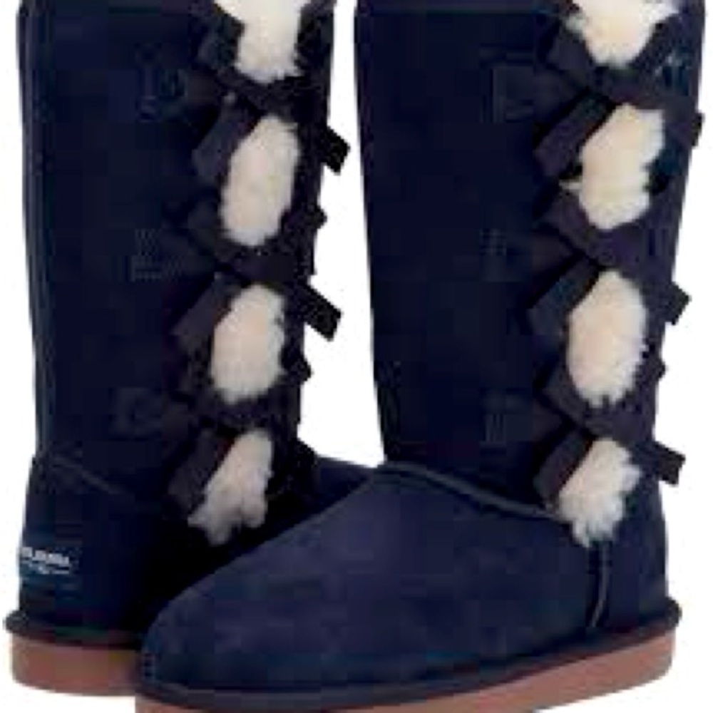 Kookaburra by Uggs - Victoria
Size 9
Blue